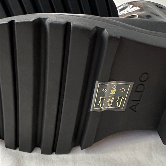 Aldo Bigshot Bootie Vegan Patent Leather Chinky Platform NEW 7.5 - Picture 5 of 7